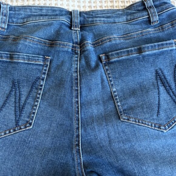 Nic & Zoe Mid-Rise Girlfriend Jean - Size 28 - Color: Atlantic - Picture 7 of 9